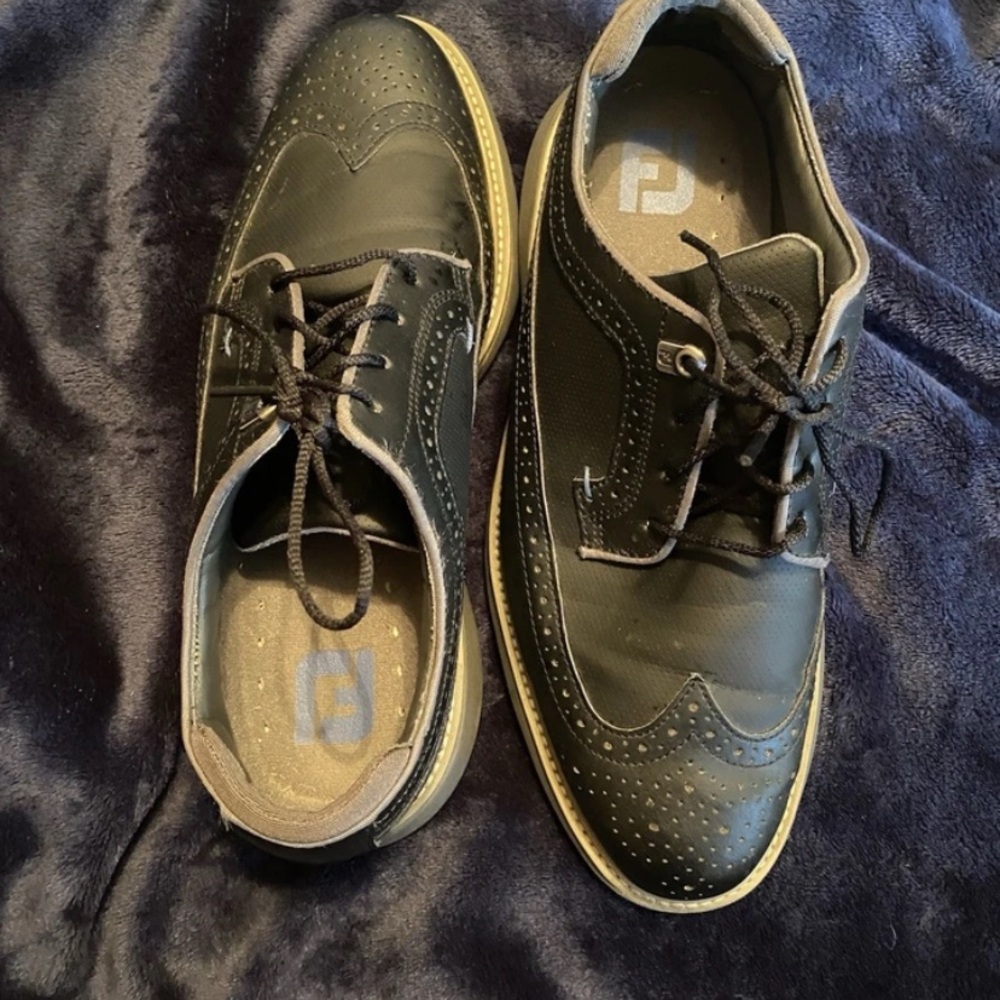 Mens FootJoy Size 9 Golf Shoes, Spikes, Spiked Black